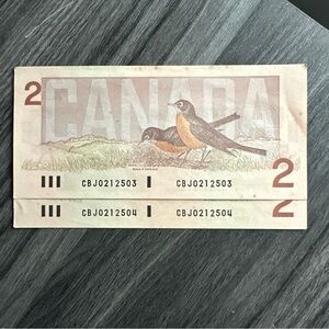 Set of 2 Crisp Sequential Bank of Canada 1986 $2 Bills